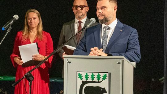 Burmistrz Kościerzyny podczas gali z okazji Dnia Edukacji Narodowej wygłosił apel do rodziców