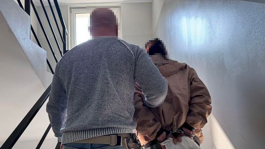 Słupsk: Jedna oferowała pościel, druga plądrowała mieszkanie
