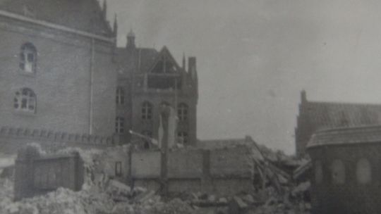 Gdańska Jedynka - od tradycji przedwojennego Gimnazjum Polskiego po tajny punkt obserwacyjny SB