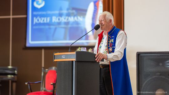 Józef Roszman podczas odbierania tytułu Honorowego Obywatela Gminy Puck
