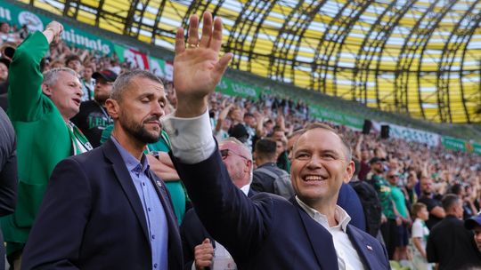 Karol Nawrocki na meczu Lechii Gdańsk. Poszedł na "Młyn", w sieci zaroiło się od nagrań