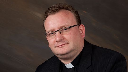 Karol Nawrocki wybrał do kancelarii kapelana. To kontrowersyjny ksiądz, który dzieli, nie łączy