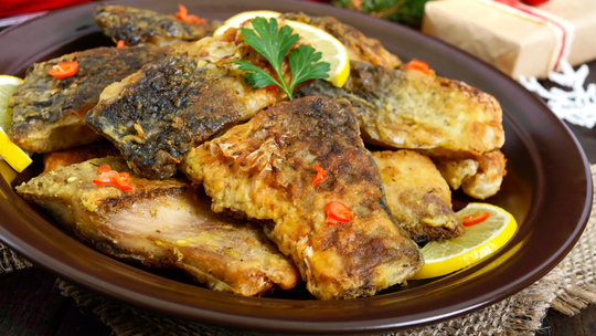 Karp królem Wigilii? Już nie. Polacy coraz częściej wybierają inne ryby