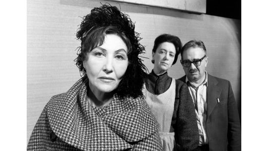 Kira Pepłowska w spektaklu ,,Andorra” Maxa Frischa, 1964, Teatr Wybrzeże w Gdańsku, fot. Tadeusz Link | Zbiory Muzeum Narodowego w Gdańsku. Mecenasem Kolekcji fotografii teatralnej Tadeusza Linka jest Port Lotniczy Gdańsk