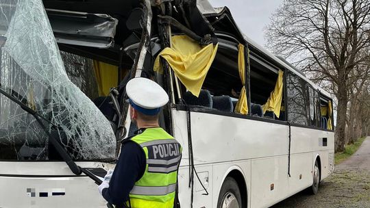 Kierowca autobusu zasłabł za kierownicą w Darżynie! Wiózł pięciu pasażerów wypadek autobusu, Darżyno