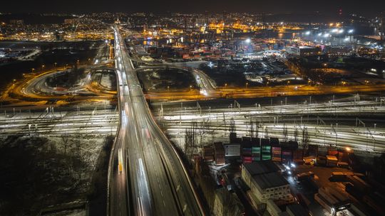 Kierowcy utknęli w korkach. Prace na estakadzie w Gdyni wstrzymane Gdynia: Kierowcy utknęli w korkach. Prace na Estakadzie Kwiatkowskiego wstrzymane.