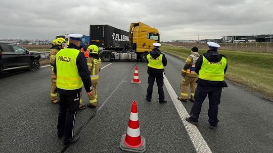 Rusocin: Zamiast jechać, nagrywali wypadek. Kierowcy ukarani za filmowanie na A1
