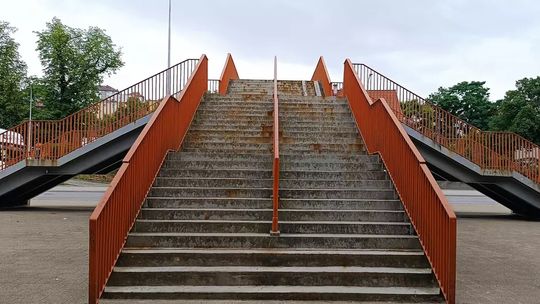 Kładki na gdańskiej Oruni przejdą lifting. Prace trwają