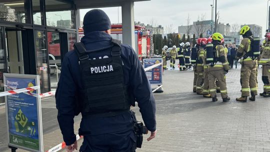 Ewakuacja sklepu w Bytowie! Ktoś rozpylił nieznaną substancję