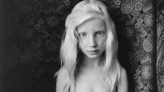 Kobiety i dziewczynki na zdjęciach słynnej fotografki Sibylle Bergemann