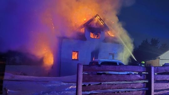 Kolejny pożar w gminie Stężyca! Spłonał dom w Gapowie