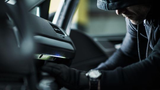 kradzież samochodu, zdjęcie ilustracyjne