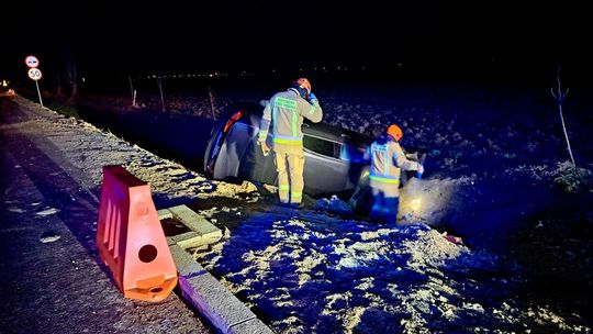 Królewo Malborskie. Na drodze krajowej 22 stracił panowanie nad autem i zjechał do rowu