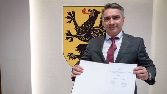 Krzysztof Sławski, radny sejmiku zawieszony w prawach członka PiS. W tle alkohol Krzysztof Sławski, radny sejmiku zawieszony w prawach członka PiS. W tle alkohol