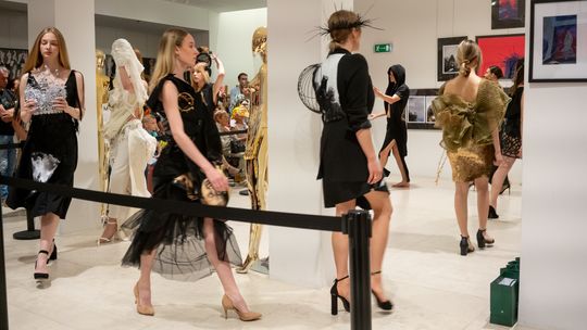 Krzysztof Zanussi, Memling i pokaz mody w Teatrze Szekspirowskim