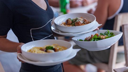 Książeczka sanepidowska 2025. Jak wyrobić i ile to kosztuje?