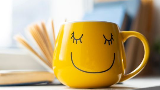 Kubki z logo o nietypowych kształtach i kolorach - jak się wyróżnić na tle konkurencji?