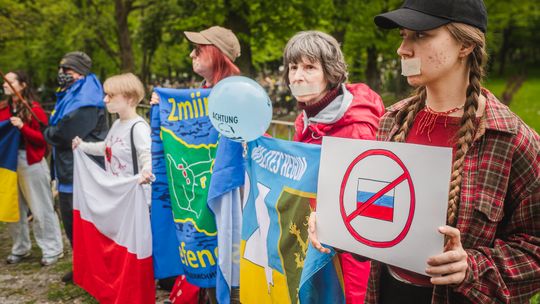 Kwiaty i protest. Rosyjski „Dzień Zwycięstwa” na Cmentarzu Żołnierzyt Radzieckich w Gdańsku