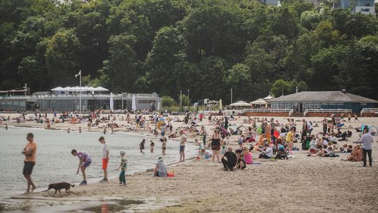 plażowicze w Gdyni, lato 2025
