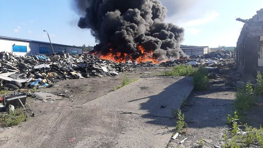 pożar na byłym złomowisku w Lęborku