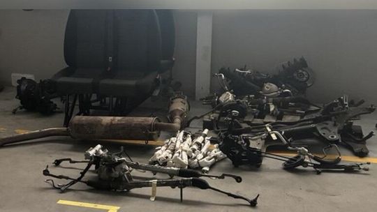 Lębork: Policjanci zlikwidowali „dziuplę" samochodową i zatrzymali paserów