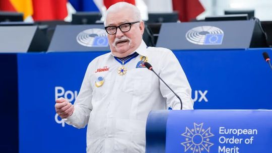Lech Wałęsa nagrodzony Europejskim Orderem Zasługi
