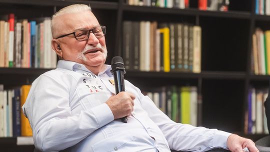 Lech Wałęsa ujawnił podejrzanego maila. Obiecywano mu ponad 2 mln dolarów