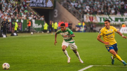 Mecz Lechia Gdańsk - GKS Katowice. Camilo Mena (po lewej) zdobył drugiego gola dla biało-zielonych