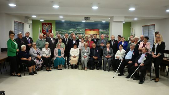 Lepiej późno niż wcale. Ubiegłoroczni Jubilaci z gminy Sierakowice otrzymali wreszcie medale