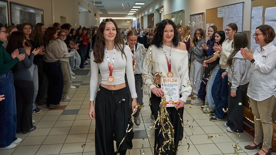 Uczennice I LO w Kartuzach zwyciężyły w Sztafetowych Biegach Przełajowych w Bytomiu.