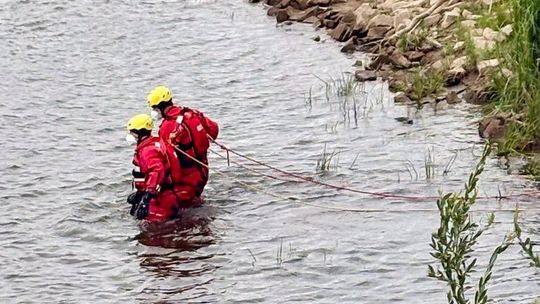 Lisewo Malborskie. Strażacy wydobyli z Wisły dryfujące ciało mężczyzny