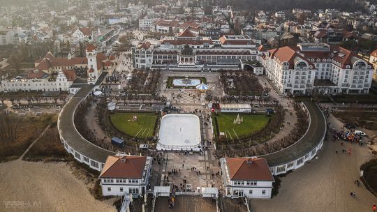 Lodowisko w Sopocie już otwarte. Widok na morze i bilety od 10 zł lodowisko w Sopocie. 2025