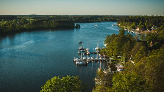 Ludzie z wyspy na Jeziorze Wdzydze. Legendy, dramaty i siła przetrwania