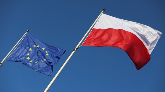 flagi Unii Europejskiej i Polski