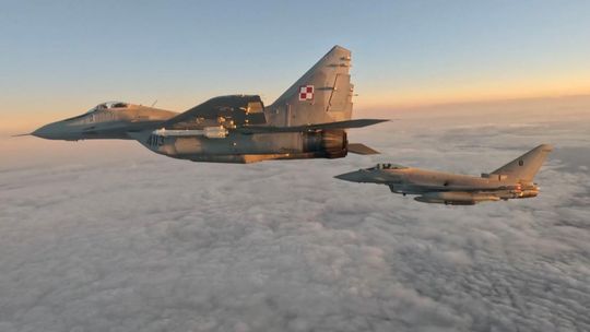 Szkoleniowy lot dwóch myśliwców z Malborka zamienił się w misję alarmową