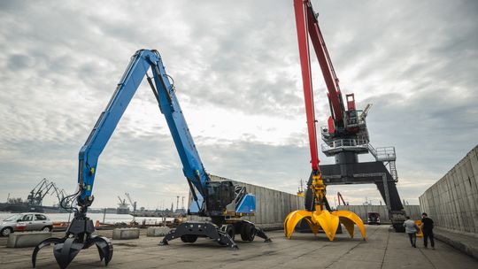 Mantsinen 300 - największy hydrauliczny dźwig na świecie działa już w Porcie Gdańsk