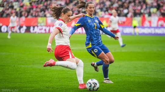 Ewa Pajor (przy piłce) w meczu przeciwko Bośni i Hercegowinie w Gdańsku