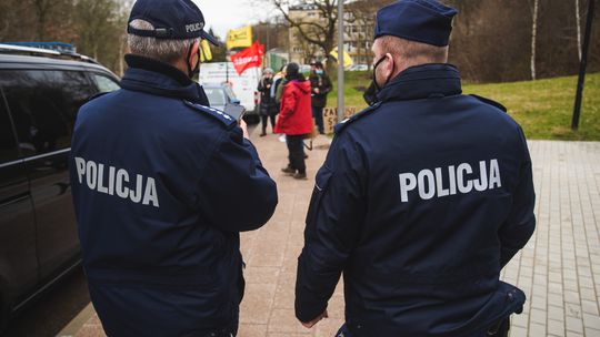 Metoda „na policjanta” niestety wciąż skuteczna. Starsza kobieta oszukana