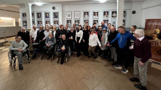 wernisaż wystawy „Mężczyzna w koszuli – oblicze godności”, Słupsk 2026