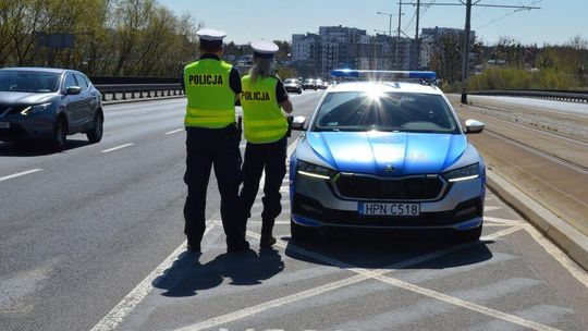 Miała 2 promile i uderzyła w zaporę. Partner chciał wziąć winę na siebie