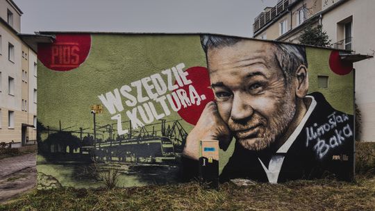 Aktor Mirosław Baka ma w Gdańsku swój mural! "Dziwne, ale fajne"