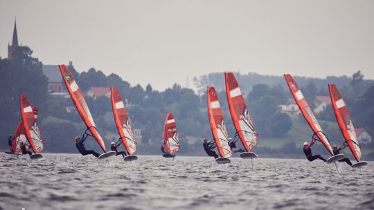 Najlepsi windsurferzy w Polsce przyjadą do Mechelinek. Ruszają Mistrzostwa Polski iQFoil