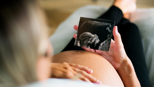 Mity na temat ciąży i niepłodności. „Ciąża bliźniacza trwa 18 miesięcy”