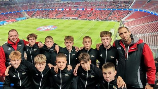 Młodzi piłkarze Lechii pójdą na pizzę z Donaldem Tuskiem? Muszą spełnić pewien warunek