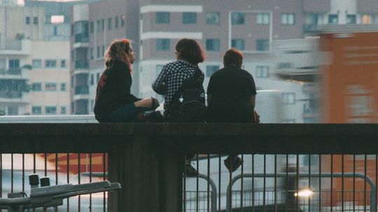 Młodzi ratują swoich rówieśników. Eksperci: Nie można zostawiać ich z tym samych