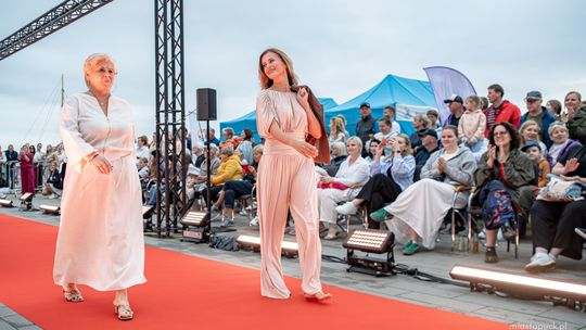Sunset Sailing Fashion Show, Puck 2026