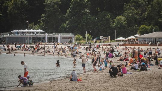 Najgorszy sezon od ośmiu lat? Rekordowo mało turystów nad morzem i w górach