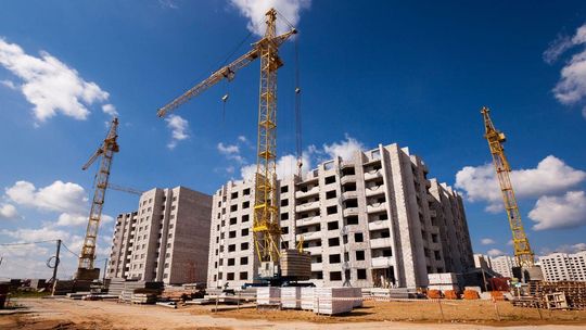 budowa bloków mieszkalnych, zdjęcie ilustracyjne