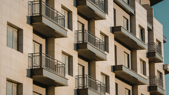 Nie zgłosisz wynajmu mieszkania na Bookingu? Dostaniesz 50 tys. zł kary!