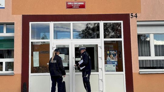 Niebezpieczne treści, agresja, algorytmy i samotność. Ufajmy dzieciom, ale nie ufajmy temu, co jest w sieci